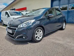 Mörkgrå (grå) Begagnad 2016 Peugeot 208 Halvkombi | 89 900 kr (Marknadspris)