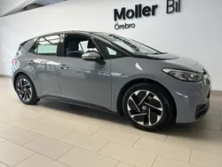 Grå (moonstone grey black) Begagnad 2022 VW ID.3 Pro Performance Halvkombi | 254 500 kr (Marknadspris)