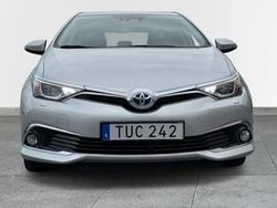 Silver Begagnad 2017 Toyota Auris Hybrid Executive Halvkombi | 169 000 kr (Marknadspris)
