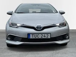 Silver Begagnad 2017 Toyota Auris Hybrid Executive Halvkombi | 169 000 kr (Marknadspris)