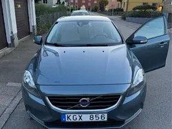 Blå Begagnad 2014 Volvo V40 Kinetic Kombi | 95 000 kr (Marknadspris)