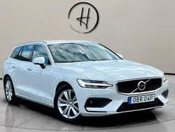 Vit Begagnad 2019 Volvo V60 Momentum Kombi | 265 000 kr (Marknadspris)