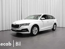 Vit (candy white) Begagnad 2021 Skoda Octavia Kombi | 204 500 kr (Marknadspris)