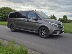 Grå Begagnad 2017 Mercedes V250 Avantgarde Minibuss | 445 000 kr (Marknadspris)