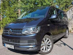 Blå Begagnad 2017 VW Multivan Highline Minibuss | 330 000 kr (Superpris)