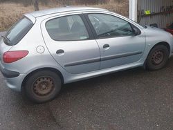 Begagnad 2001 Peugeot 206 Halvkombi | 13 000 kr (Bra pris)