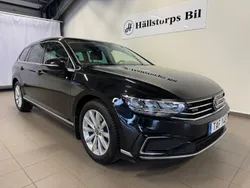 Svart Begagnad 2023 VW Passat GTE Kombi | 339 900 kr (Marknadspris)