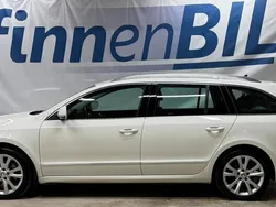 Vit Begagnad 2014 Skoda Superb Ambition Kombi | 119 900 kr (Marknadspris)