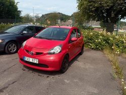 Röd Begagnad 2006 Toyota Aygo Halvkombi | 19 900 kr (Marknadspris)