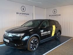 Svart (diamond black (metallic)) Begagnad 2024 Opel Grandland X SUV | 419 700 kr (Marknadspris)