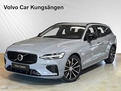 Grå Begagnad 2024 Volvo V60 Plus Kombi | 469 900 kr (Marknadspris)