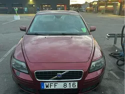 Röd Begagnad 2005 Volvo S40 Sedan | 28 900 kr (Marknadspris)