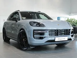 Grå (arctic grey) Ny 2024 Porsche Cayenne SUV | 1 495 000 kr (Dyr)