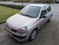 Grå Begagnad 2005 Renault Clio R.S. Authentique Halvkombi | 20 000 kr (Marknadspris)