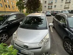 Silver Begagnad 2011 Toyota Verso-S Multidrive S Minibuss | 75 000 kr (Bra pris)