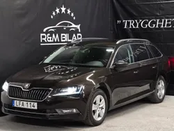 Mörkbrun Begagnad 2015 Skoda Superb Kombi | 149 800 kr (Lite dyr)