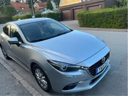 Grå Begagnad 2017 Mazda 3 Halvkombi | 155 000 kr (Marknadspris)