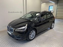 Svart Begagnad 2018 BMW 225 Advantage Kombi | 230 000 kr