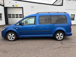 Blå Begagnad 2015 VW Caddy Maxi Life Life Minibuss | 138 800 kr