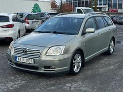 Ljusgrön Begagnad 2006 Toyota Avensis Kombi | 19 900 kr (Marknadspris)