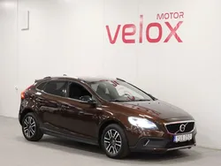 Brun Begagnad 2017 Volvo V40 CC Momentum Kombi | 164 900 kr (Bra pris)