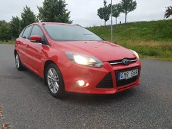 Röd Begagnad 2013 Ford Focus Titanium Halvkombi | 69 900 kr (Marknadspris)