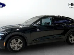 Svart (black) Begagnad 2021 Ford Mustang Mach-E SUV | 449 900 kr (Dyr)