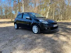 Svart Begagnad 2010 Renault Clio R.S. Halvkombi | 35 000 kr