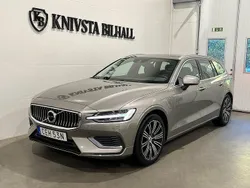 Grå Begagnad 2021 Volvo V60 Inscription Kombi | 318 900 kr (Marknadspris)