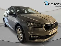 Grå Ny 2025 Skoda Fabia Selection Halvkombi | 266 300 kr (Marknadspris)