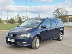 Blå Begagnad 2015 VW Sharan Minibuss | 139 000 kr (Bra pris)