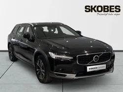Svart Begagnad 2021 Volvo V90 CC SE Kombi | 364 500 kr (Marknadspris)
