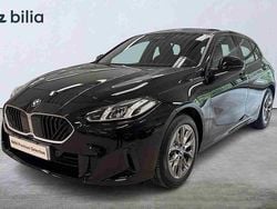 Svart Begagnad 2025 BMW 120 Halvkombi | 359 900 kr