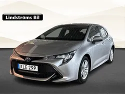 Silver Begagnad 2022 Toyota Corolla Hybrid Active Halvkombi | 249 000 kr (Marknadspris)
