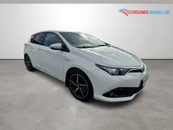 Vit Begagnad 2017 Toyota Auris Hybrid Edition Halvkombi | 139 900 kr (Marknadspris)