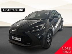Svart Begagnad 2024 Toyota C-HR Style SUV | 399 900 kr (Bra pris)