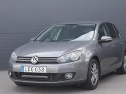 Grå Begagnad 2010 VW Golf VI Halvkombi | 64 800 kr (Marknadspris)