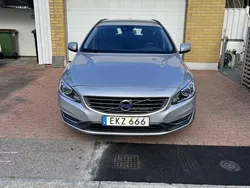 Silver Begagnad 2015 Volvo V60 Momentum Kombi | 99 500 kr (Bra pris)