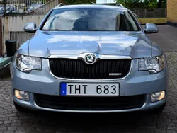 Ljusblå (blå) Begagnad 2011 Skoda Superb Elegance Kombi | 69 800 kr (Marknadspris)