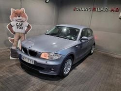Ljusblå Begagnad 2005 BMW 120 Advantage Halvkombi | 49 900 kr (Marknadspris)