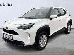 Vit Begagnad 2024 Toyota Yaris Hybrid Active SUV | 299 900 kr (Marknadspris)