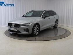 Ljusgrå Begagnad 2024 Volvo V60 Plus Kombi | 464 900 kr (Marknadspris)