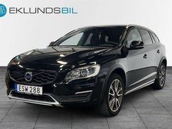 Svart Begagnad 2016 Volvo V60 CC Summum Kombi | 149 900 kr (Marknadspris)
