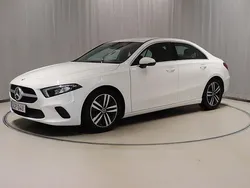 Vit Begagnad 2021 Mercedes A200 Sedan | 204 400 kr (Superpris)