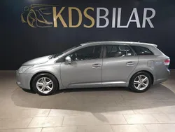 Ljusgrå Begagnad 2009 Toyota Avensis Business Edition Kombi | 59 900 kr (Marknadspris)