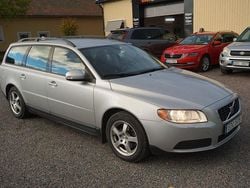 Ljusgrå Begagnad 2008 Volvo V70 Kinetic Kombi | 52 900 kr (Marknadspris)