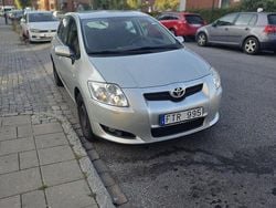 Silver Begagnad 2007 Toyota Auris Halvkombi | 71 000 kr (Marknadspris)