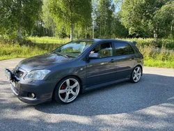 Grå Begagnad 2005 Toyota Corolla Sport Halvkombi | 40 000 kr (Dyr)