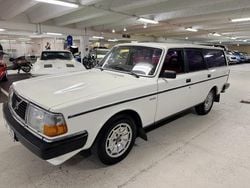 Vit Begagnad 1983 Volvo 240 Kombi | 49 900 kr