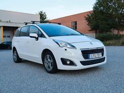Vit Begagnad 2015 Peugeot 5008 Minibuss | 119 700 kr (Marknadspris)